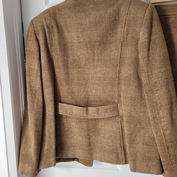 Hechter women's 2 pce suit - Picture 5 of 8